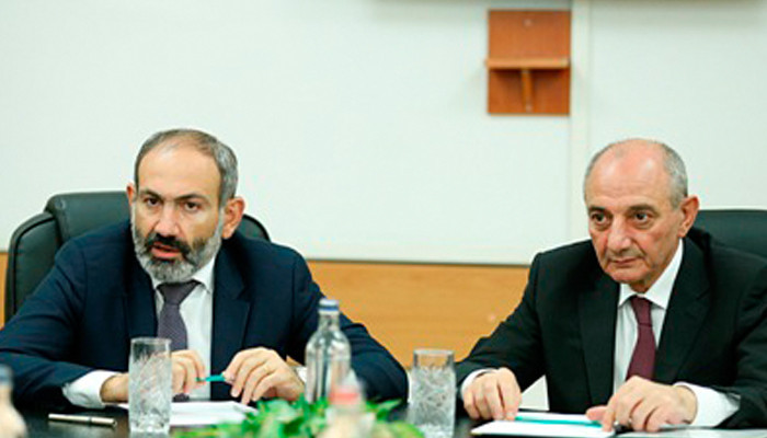Бако Саакян встретился с и.о. премьер-министра Армении Николом Пашиняном