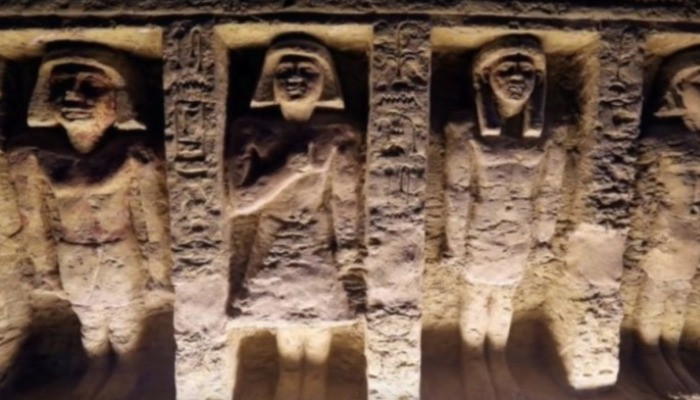 Под Каиром археологи обнаружили нетронутую гробницу возрастом 4400 лет