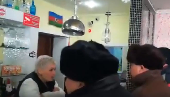 Ղազախները հայերից վրեժ լուծելու համար ներխուժել են ադրբեջանական սրճարան (տեսանյութ)