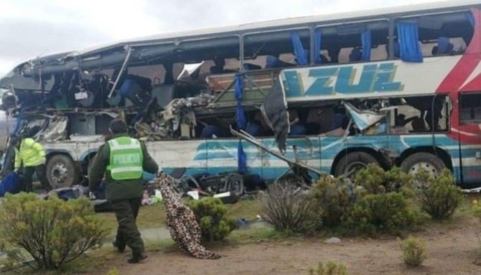 Автобус с футбольной командой упал в пропасть в Боливии