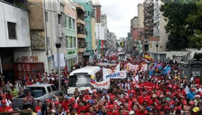 В Венесуэле тысячи человек участвуют в протестах, сообщил очевидец
