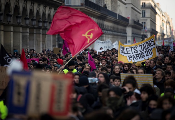 The demonstration of unions and &quot;yellow vests&quot; gathered 300 000 people