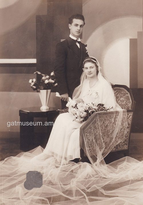Նկ.2. Սեմա Աթմաճյան և Ժանետ Շեվալյե, Փարիզ, 1934թ.
