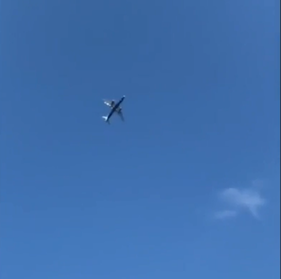 Самолет снесло ветром во время опасной посадки над Гибралтаром