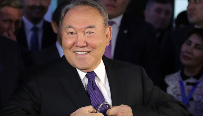 Назарбаеву дали звание «Народный герой»