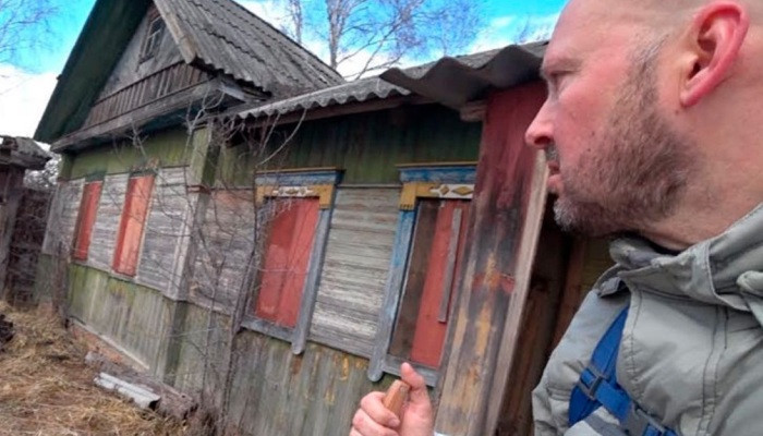 Он пробрался в запретную зону Чернобыля - и нашел там 92-летнюю бабушку с сыном