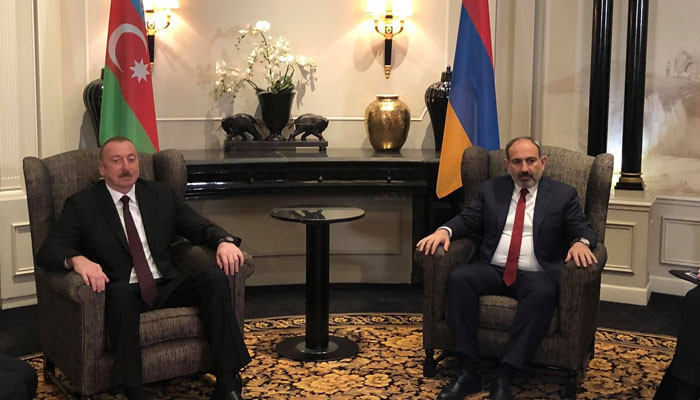 Пашинян и Алиев договорились продолжать прямой диалог по Карабаху