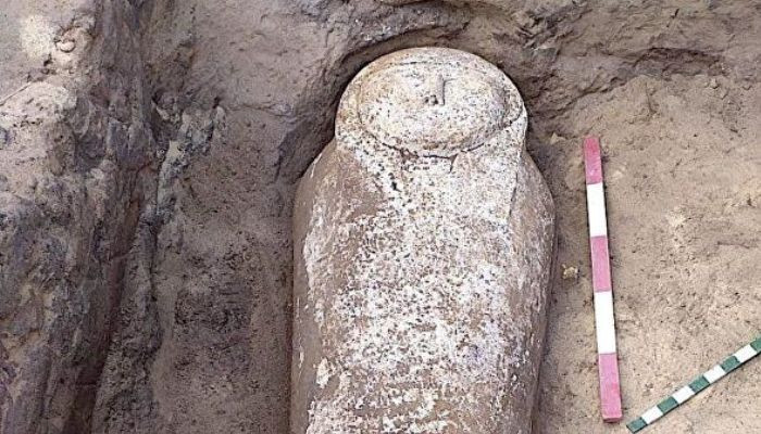 В Египте обнаружен саркофаг и мумии возрастом в четыре тысячи лет