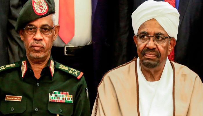 Лидер военного переворота в Судане уходит в отставку