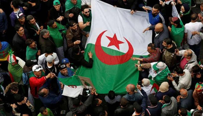 Algeria protests: Police 'detain top businessmen'