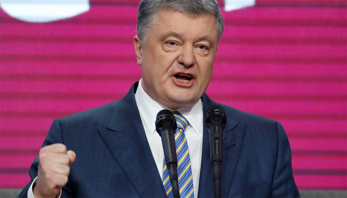 Киевские судьи подали иск против Порошенко