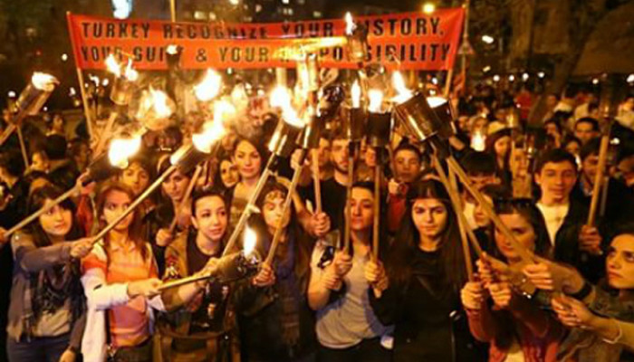 В Ереване проходит традиционное факельное шествие памяти жертв Геноцида армян