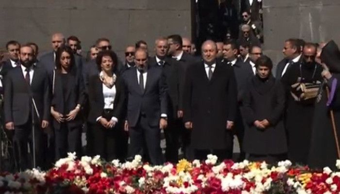 Никол Пашинян и Армен Саркисян почтили память жертв Геноцида армян