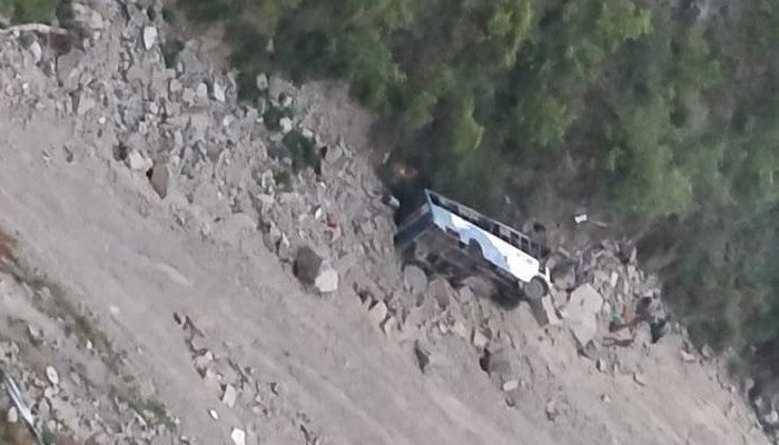 В Индии более десяти человек погибли при падении автобуса в ущелье