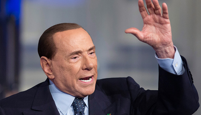Экс-премьера Италии Берлускони госпитализировали в Милане