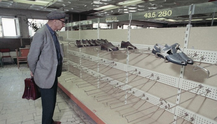 Դատարկ ցուցափեղկեր ու անվերջանալի հերթեր. արգելված լուսանկարներ ԽՍՀՄ խանութներից