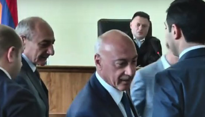 Бако Саакян и Аркадий Гукасян прибыли в суд