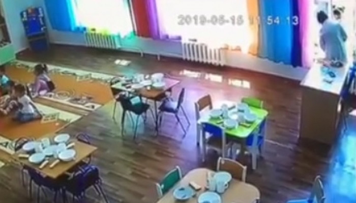 Հայտնվել է տեսանյութ՝ ինչպես է երեխան ընկնում մանկապարտեզի պատուհանից