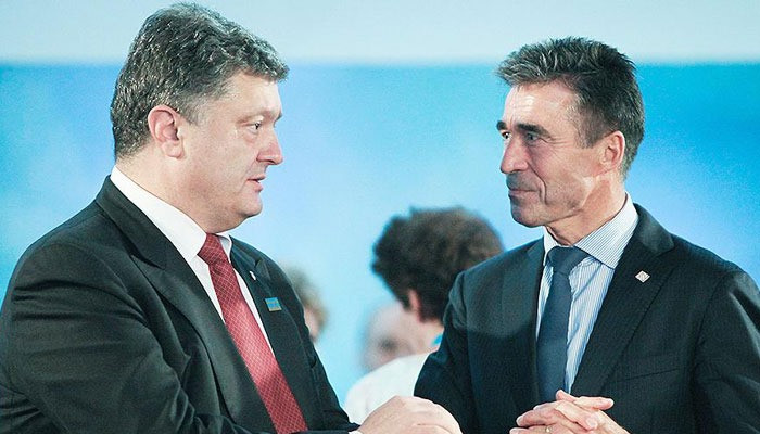 Порошенко уволил экс-генсека НАТО Расмуссена с поста своего советника