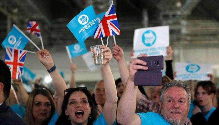 Farage wins in UK but pro-EU parties make huge gains
