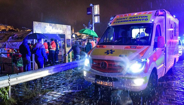 В Будапеште прогулочное судно затонуло после столкновения, погибли 7 туристов, десятки пропали без вести