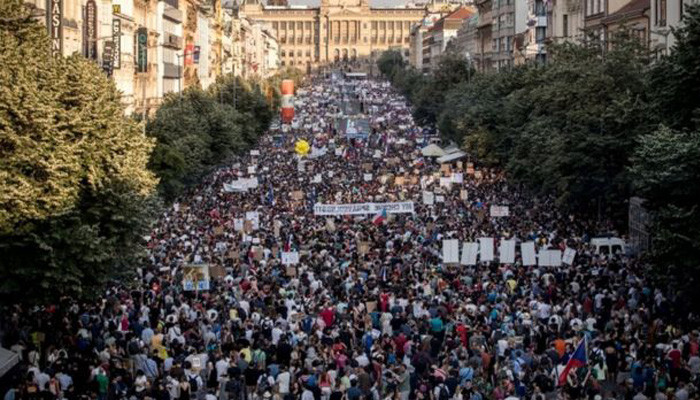 Czech Republic: 120,000 protesters gather to demand PM Babis resign in Prague