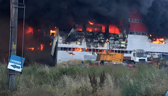 Kocaeli'de tekstil fabrikasında yangın