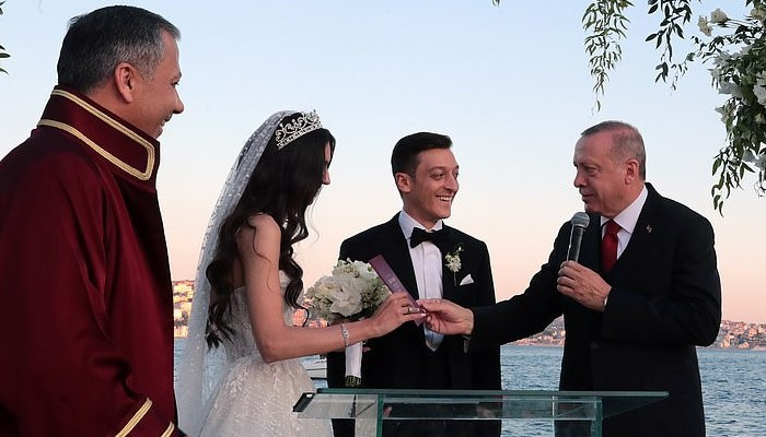 Эрдоган стал свидетелем на свадьбе Месута Озила