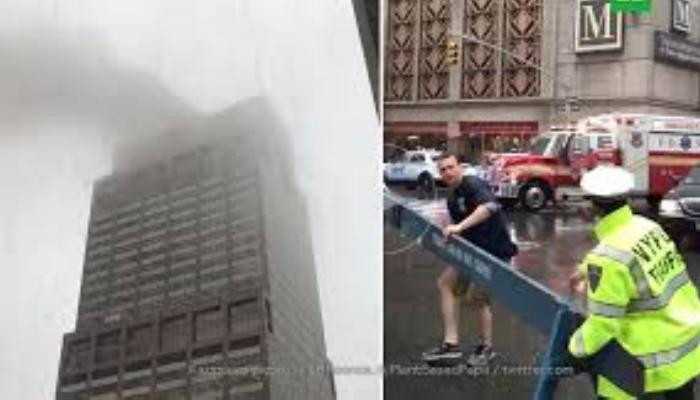 В Нью-Йорке вертолет врезался в небоскреб