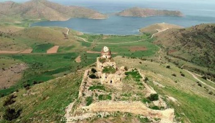 Van'ın yakınındaki Ermeni Manastırı, defineciler ve bakımsızlık yüzünden tahrip edildi