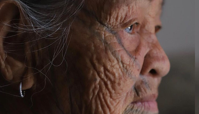 Последнее поколение: что на самом деле значат татуировки на лицах этих китаянок
