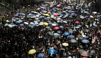 Hong Kong sokakları yeniden karıştı