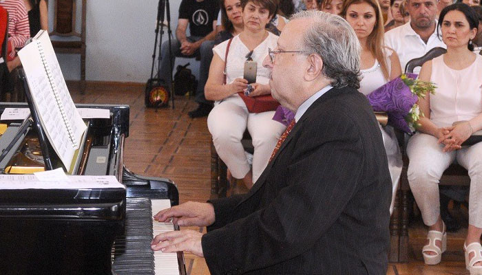 Երևանում տեղի ունեցավ ամերիկահայ երաժիշտ Շահան Արծրունու բարեգործական համերգը