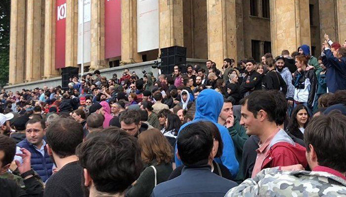 Թբիլիսիում շարունակվում են բողոքի ցույցերը. ՈՒՂԻՂ ՄԻԱՑՈՒՄ