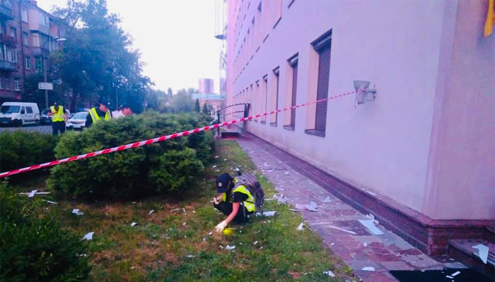 Здание телеканала "112 Украина" обстреляли из гранатомета