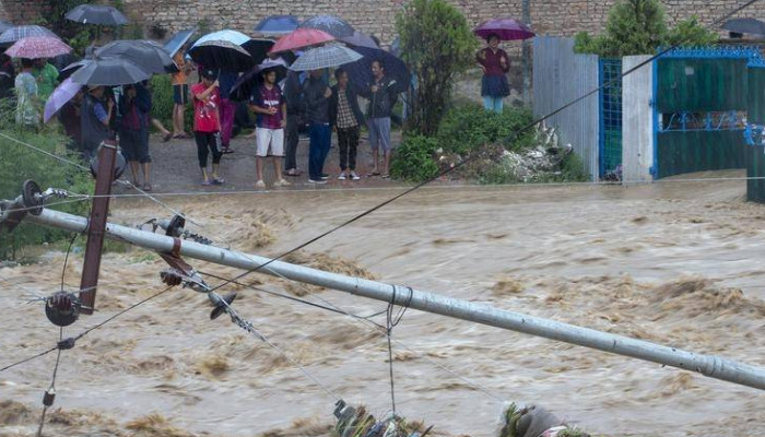 Число погибших в результате наводнений и оползней в Непале увеличилось до 65
