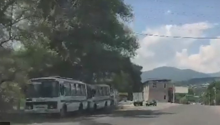 Ոստիկանության զորքերին ավտոբուսներով բերում են Իջևան