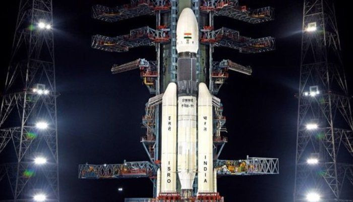 Индия запустила к Луне межпланетную станцию с посадочным модулем и луноходом