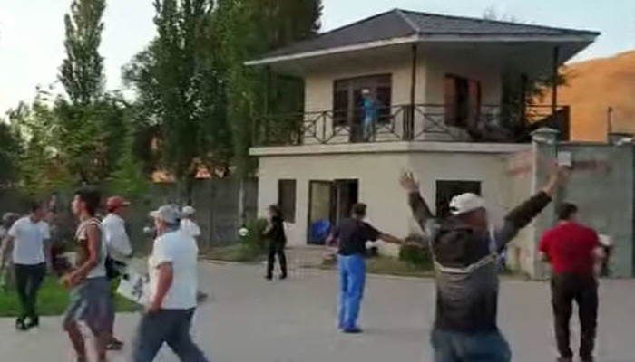 Ղրղզստանի խորհրդարանի պատգամավորը հերքել է Ատամբաևի ձերբակալությունը. հատուկ ջոկատայինները ևս մեկ գրոհ են իրականացնում