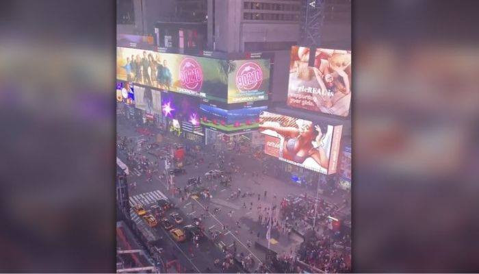 Мотоцикл вызвал массовую панику на Таймс-сквер