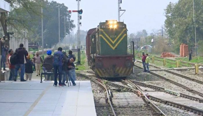 Пакистан приостановил железнодорожное сообщение с Индией