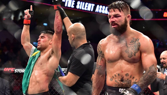 Vicente Luque shatters Mike Perry's nose in split decision victory