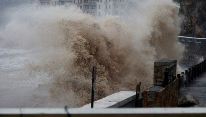 В Китае из-за супертайфуна погибли 28 человек