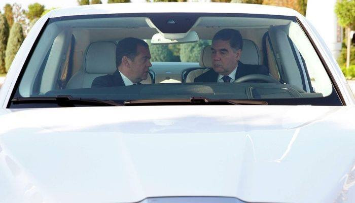 Թուրքմենստանի նախագահը մտադիր է ձեռք բերել Aurus մակնիշի ավտոմեքենաների ամբողջ շարքը