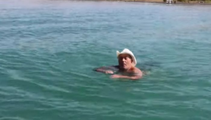 60-ամյա տղամարդը 4-րդ անգամ լողալով հատել է Սևանը