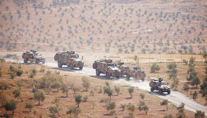 Турция перебросила в сирийский Идлиб бронетехнику и военных