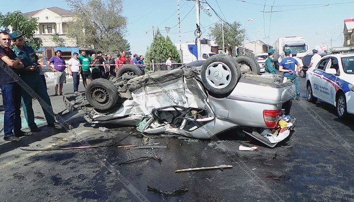 Երևանում ավտովթարի հետևանքով մեքենաներից մեկը գլխիվայր շրջվել է. կա զոհ
