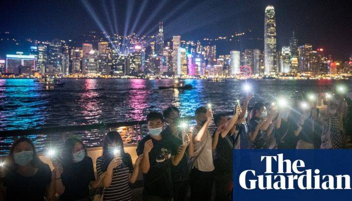 Hong Kong protesters join hands in 30-mile human chain