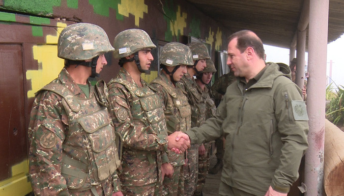 Давид Тоноян с рабочим визитом посетил Армию обороны Арцаха