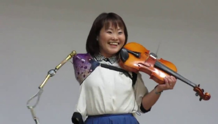 Manami Ito playing violin with her prosthetic arm is truly breathtaking